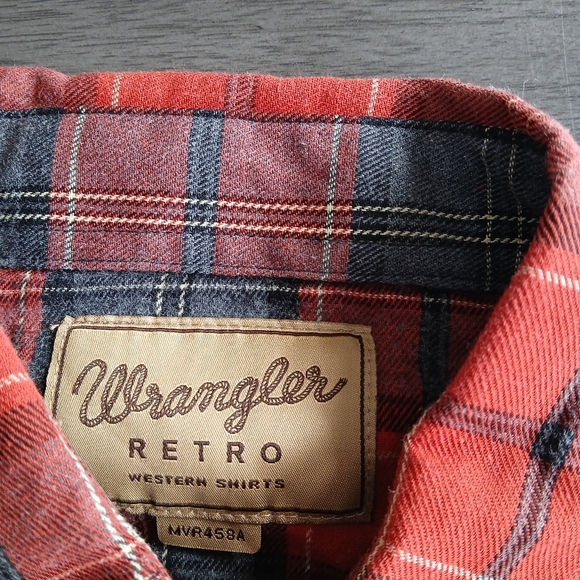Wrangler Retro Fit Men's Red and Gray Plaid Shirt NWOT size L - Picture 4 of 5